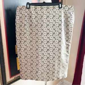 Féraud Paris 100% Silk All Over Floral Print Shiny Beige Tan Pencil Skirt